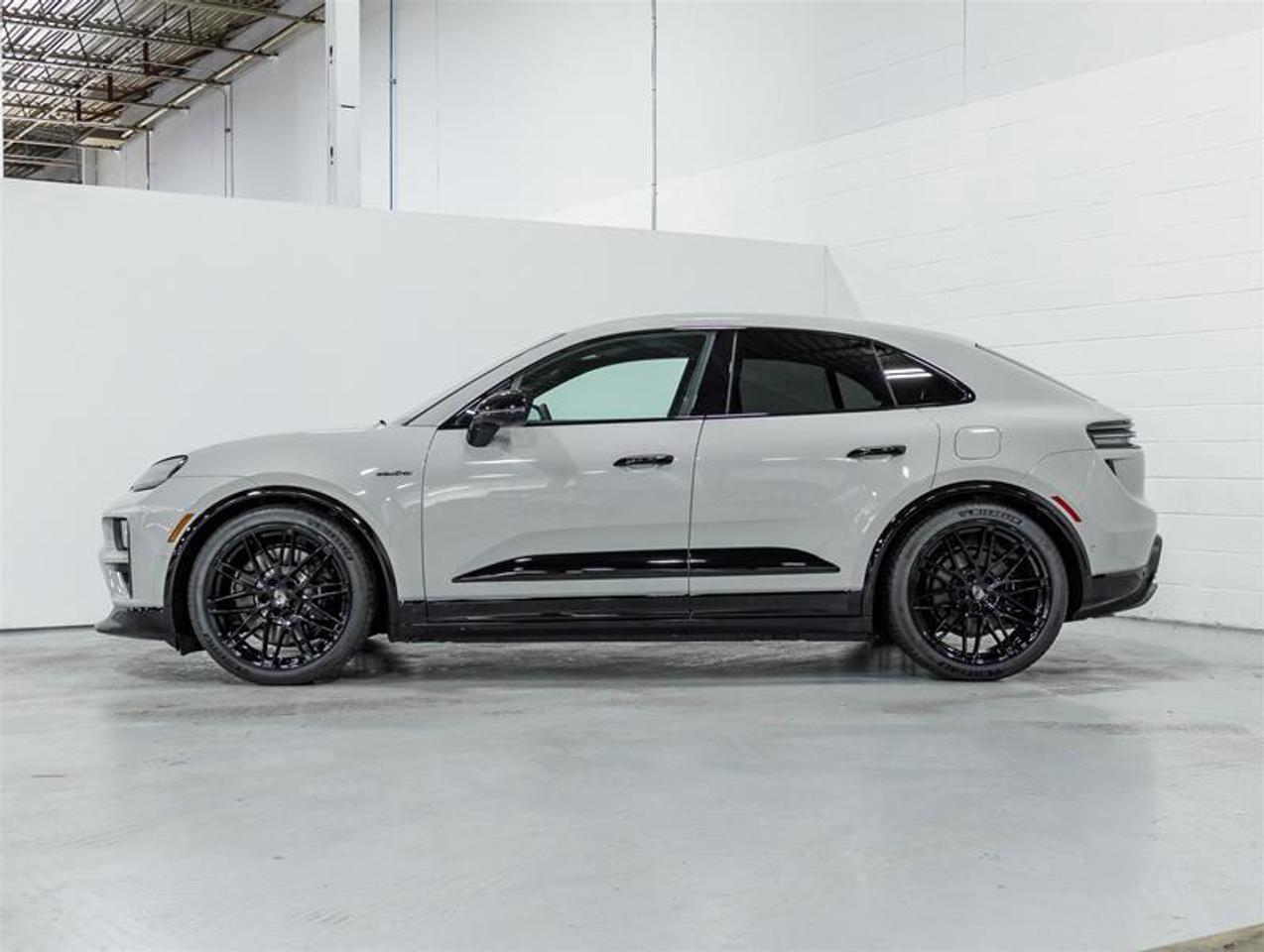 2026 Porsche Macan  Photo