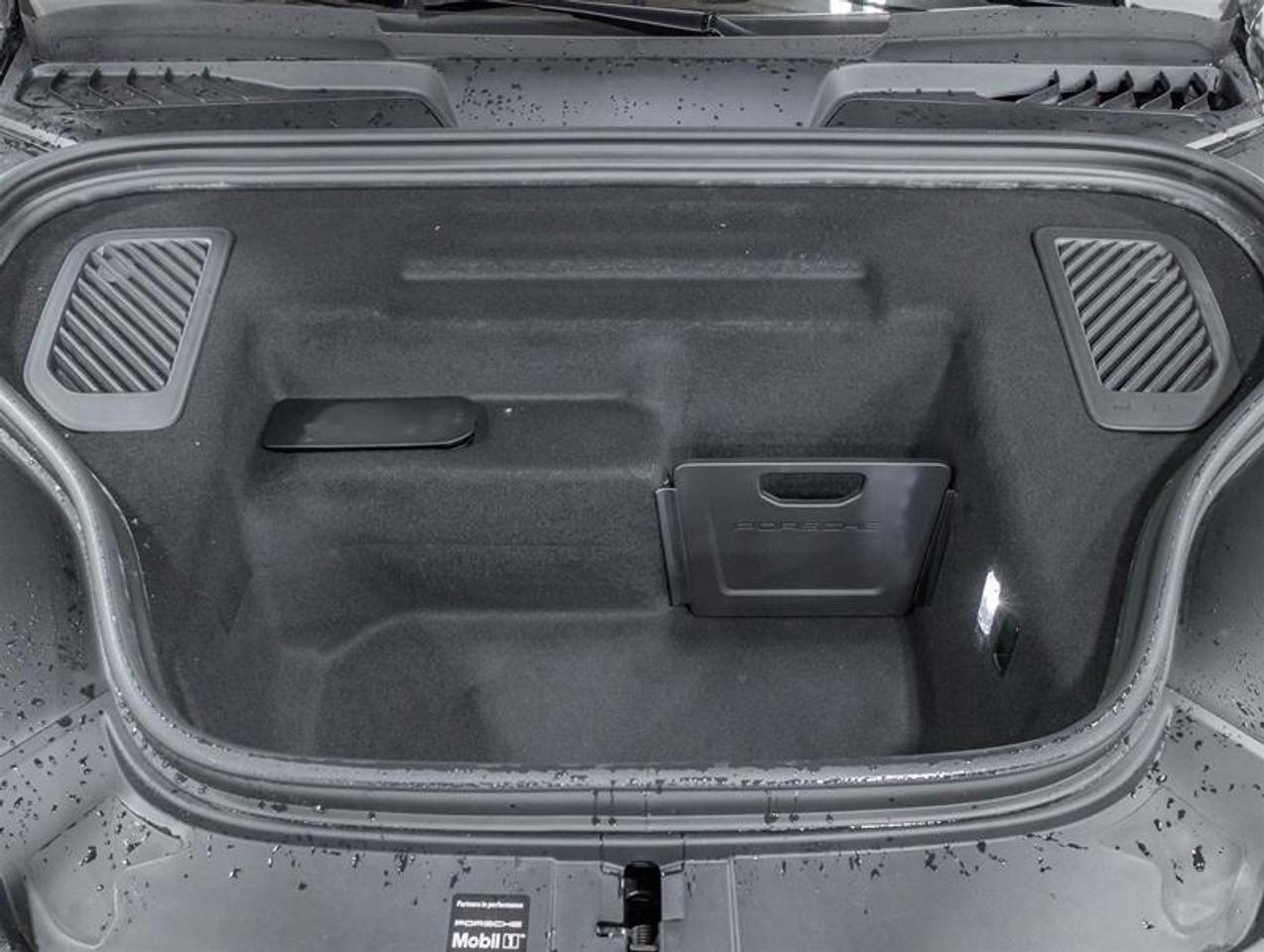 2026 Porsche Macan  Photo