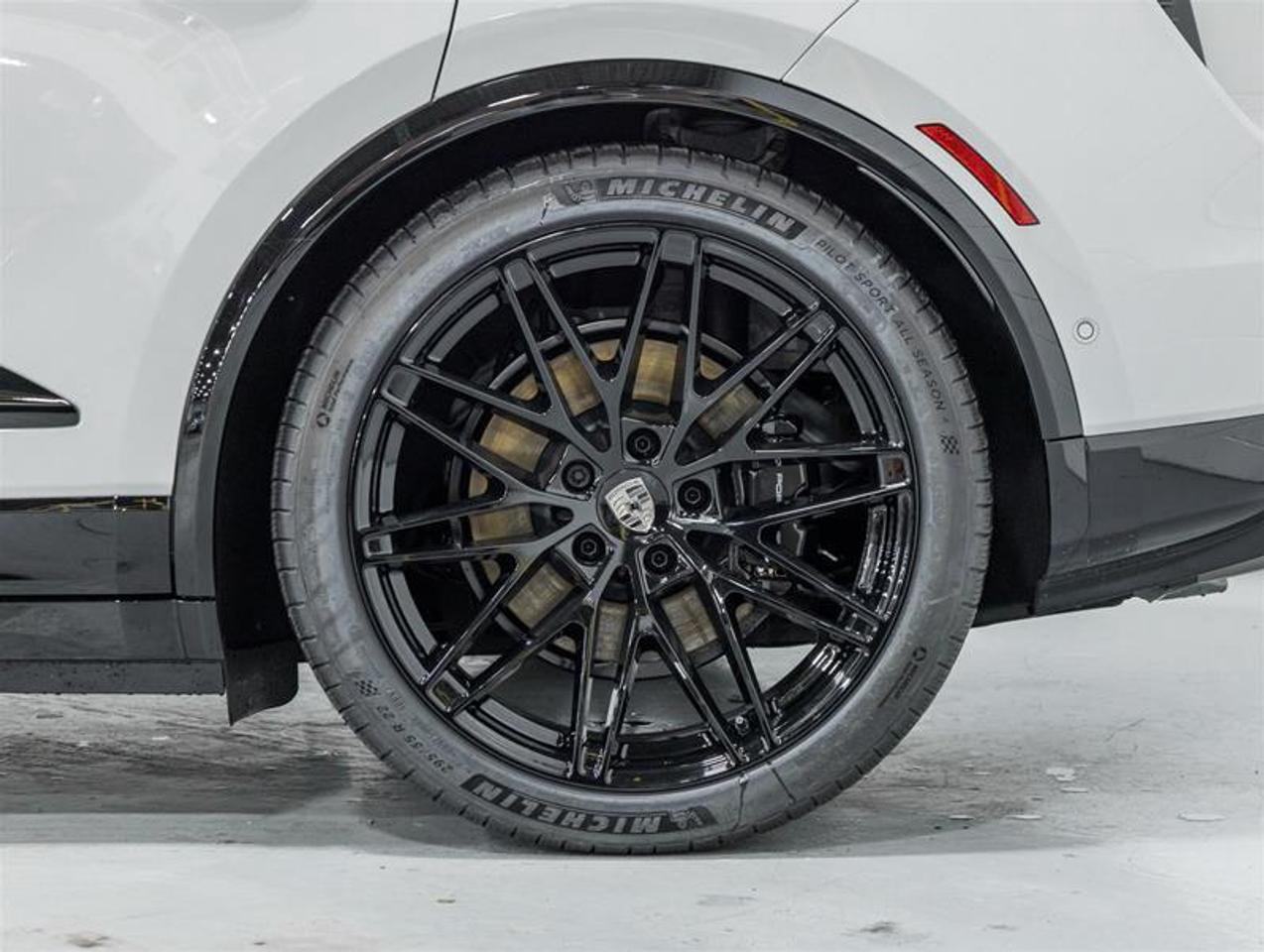 2026 Porsche Macan  Photo