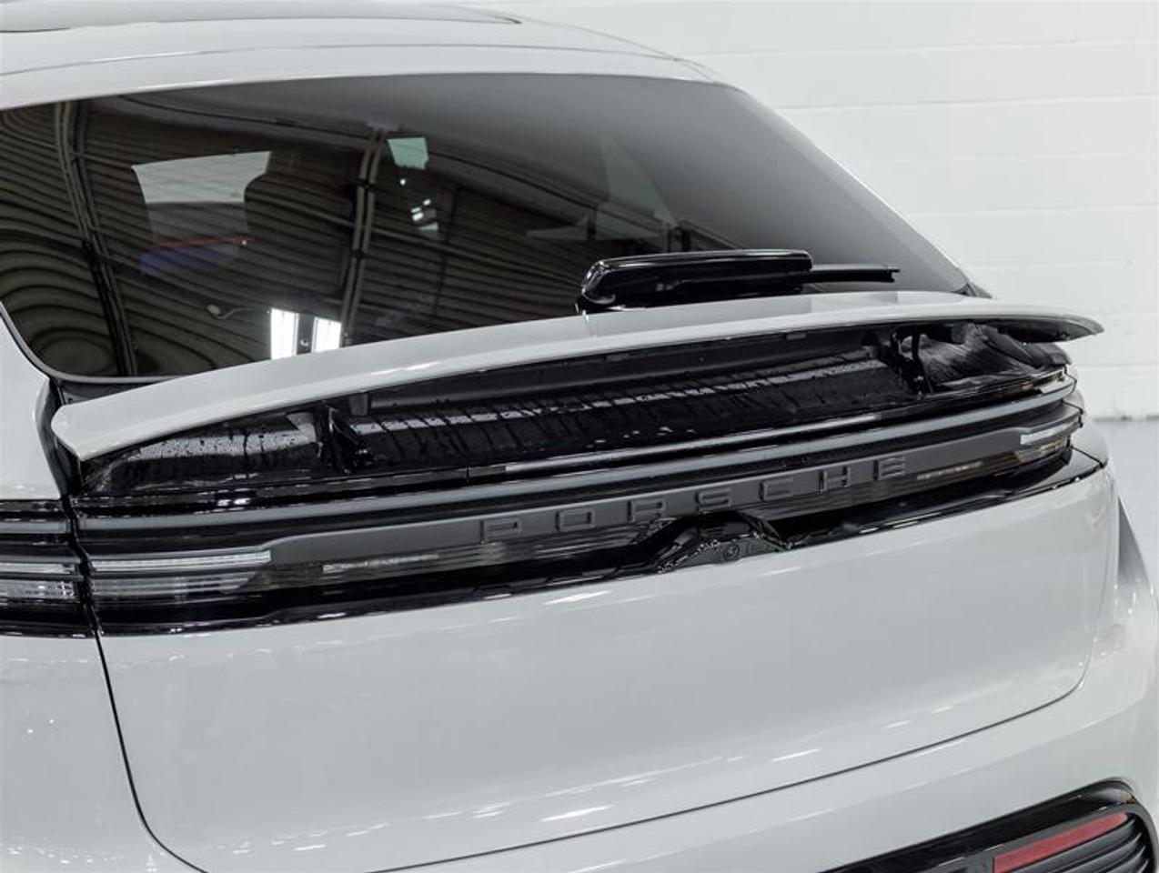 2026 Porsche Macan  Photo
