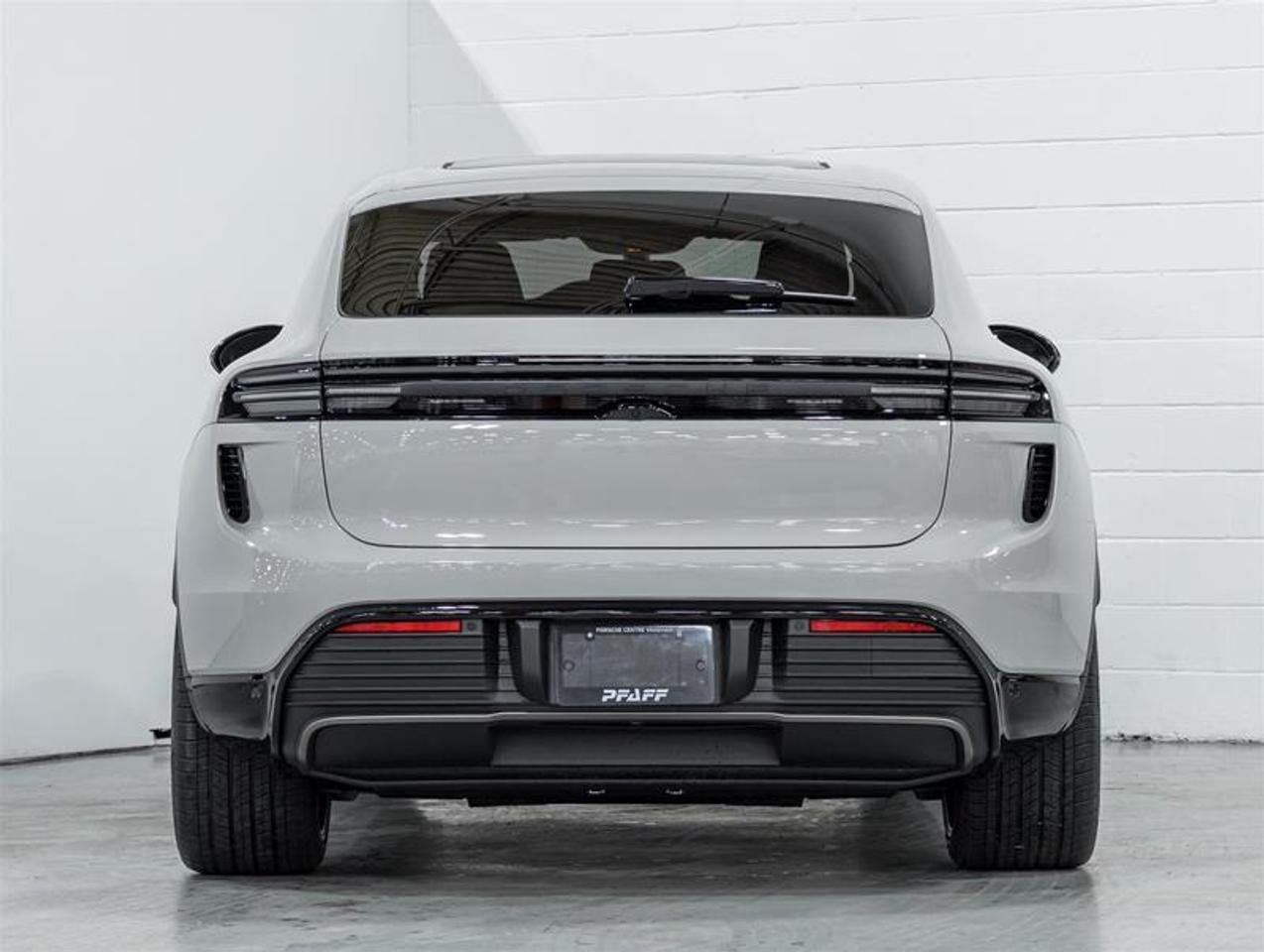 2026 Porsche Macan  Photo