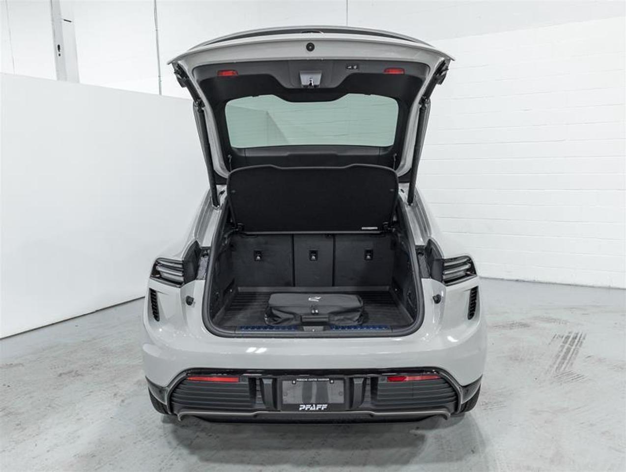 2026 Porsche Macan  Photo