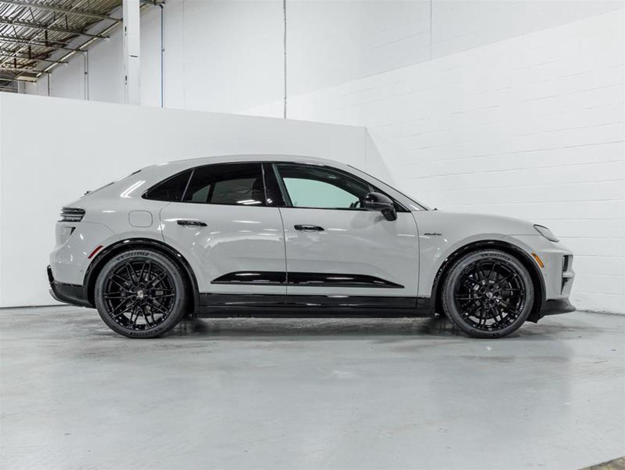 2026 Porsche Macan  Photo