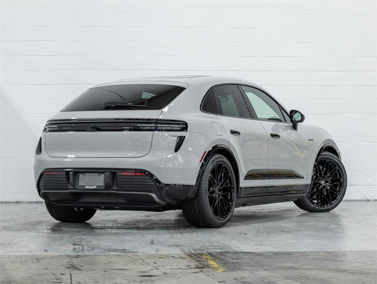 2026 Porsche Macan  Photo