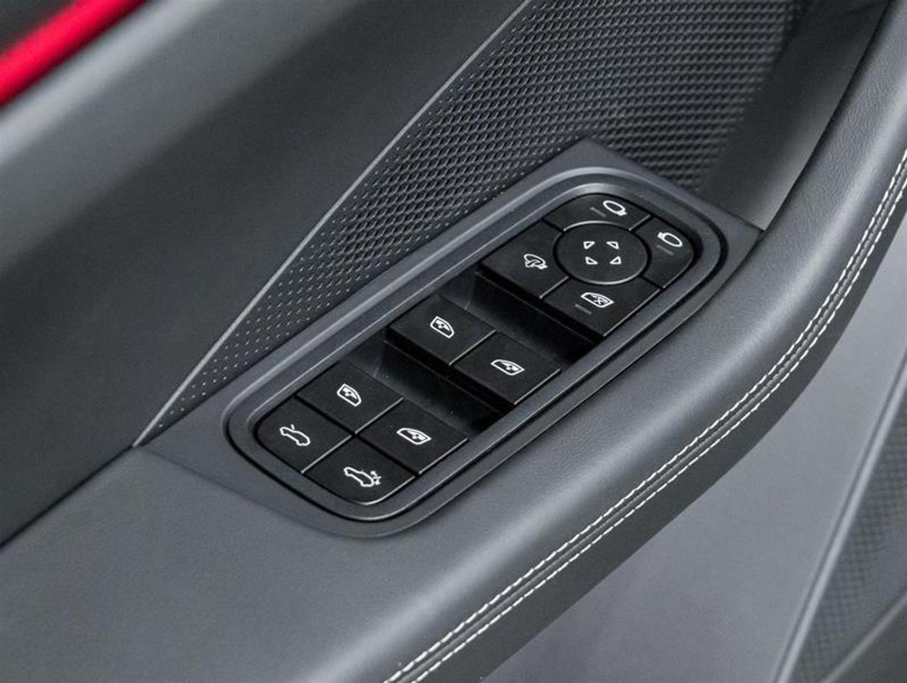 2026 Porsche Macan  Photo