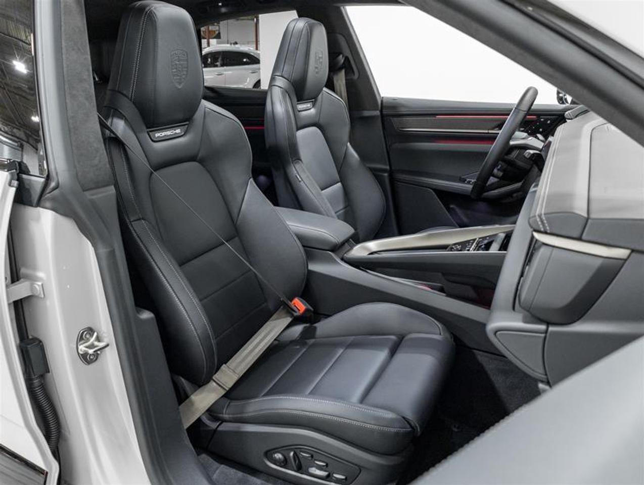 2026 Porsche Macan  Photo