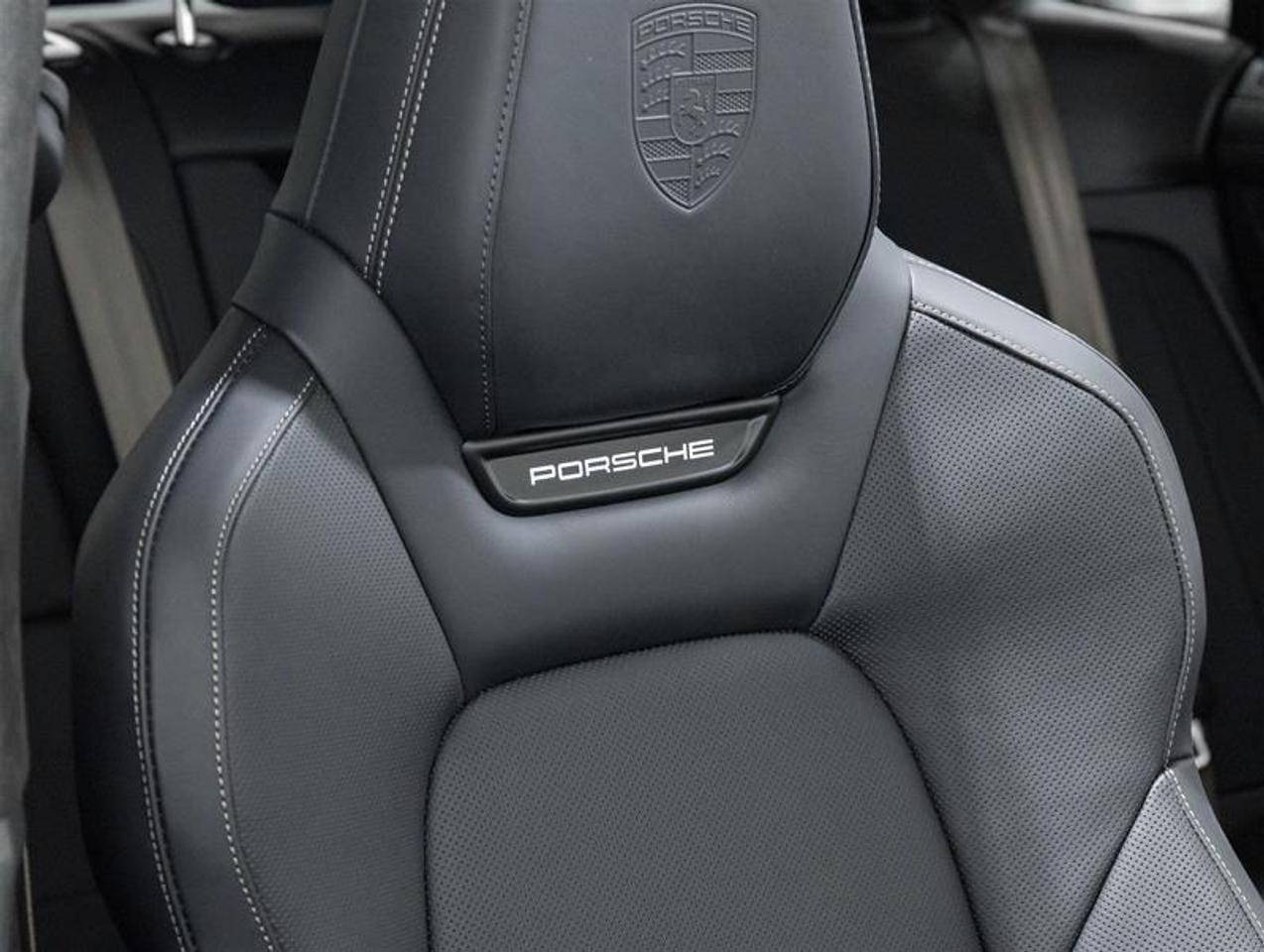 2026 Porsche Macan  Photo
