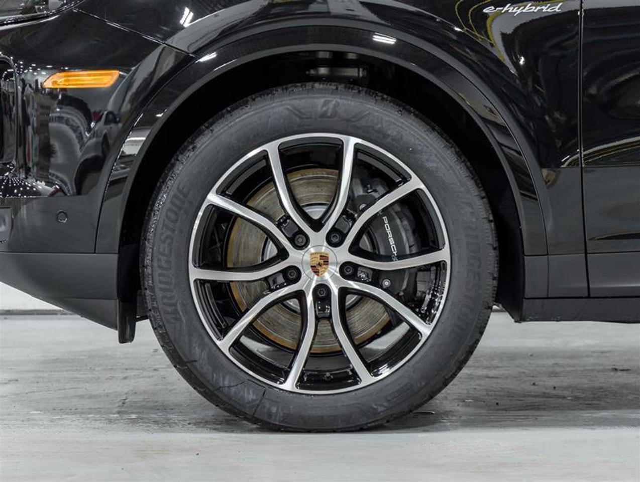 2026 Porsche Cayenne  Photo4