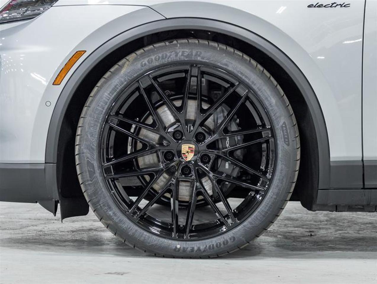 2026 Porsche Macan  Photo4