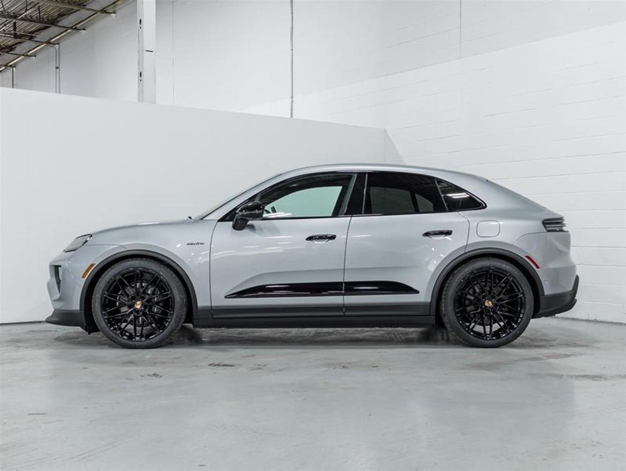2026 Porsche Macan  Photo