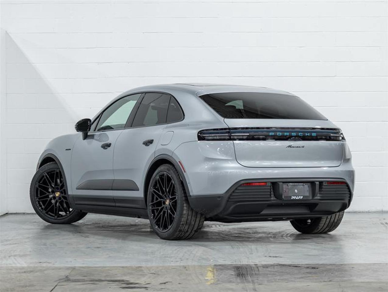 2026 Porsche Macan  Photo