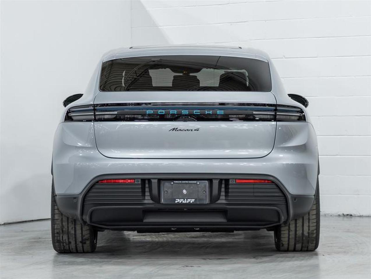 2026 Porsche Macan  Photo