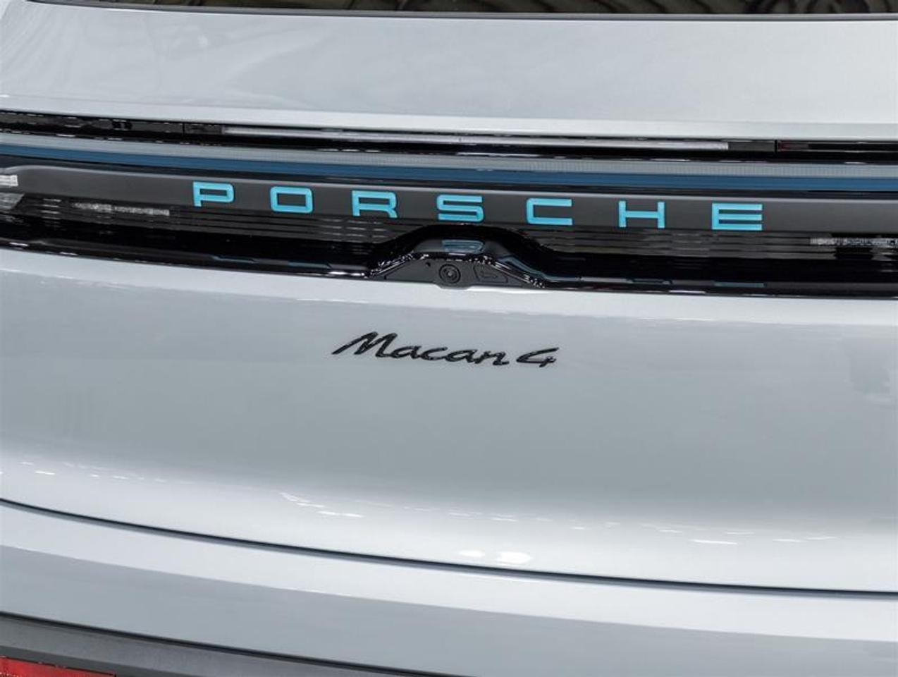 2026 Porsche Macan  Photo