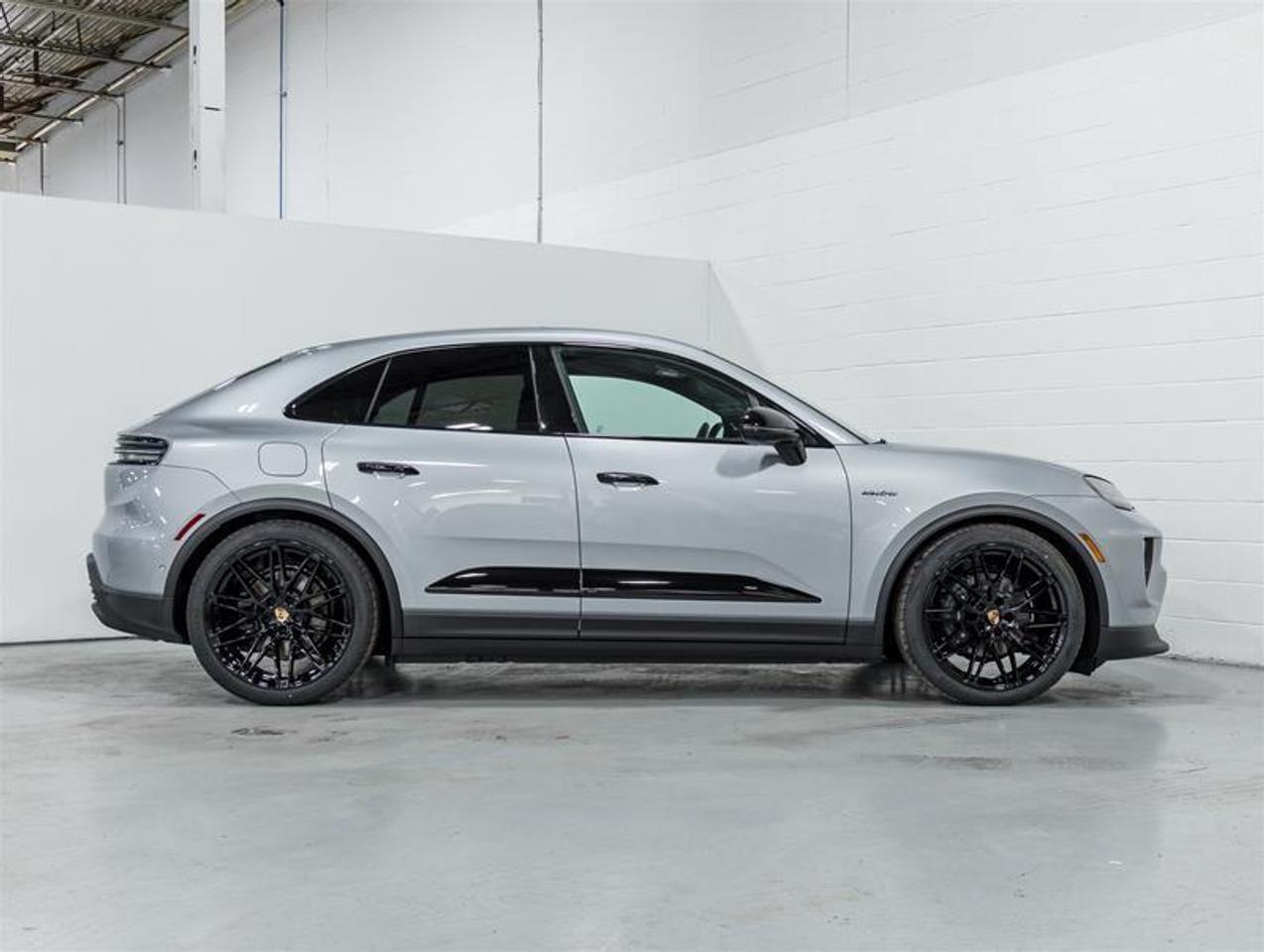2026 Porsche Macan  Photo