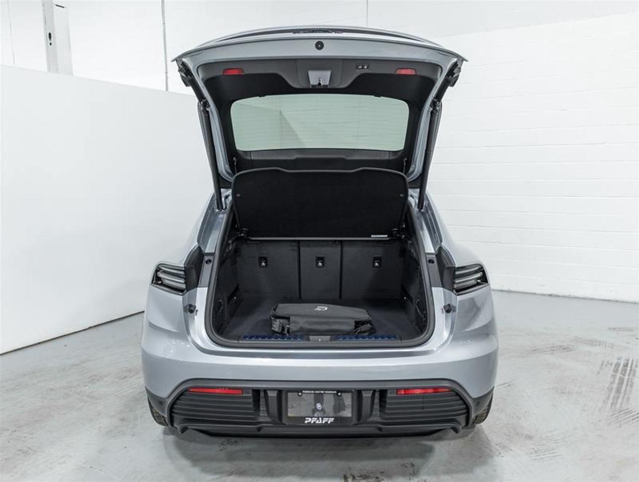2026 Porsche Macan  Photo