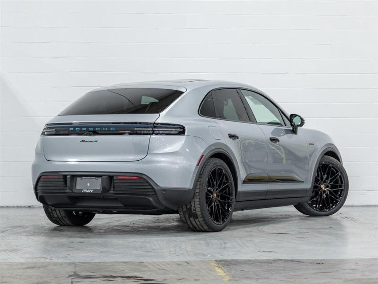 2026 Porsche Macan  Photo