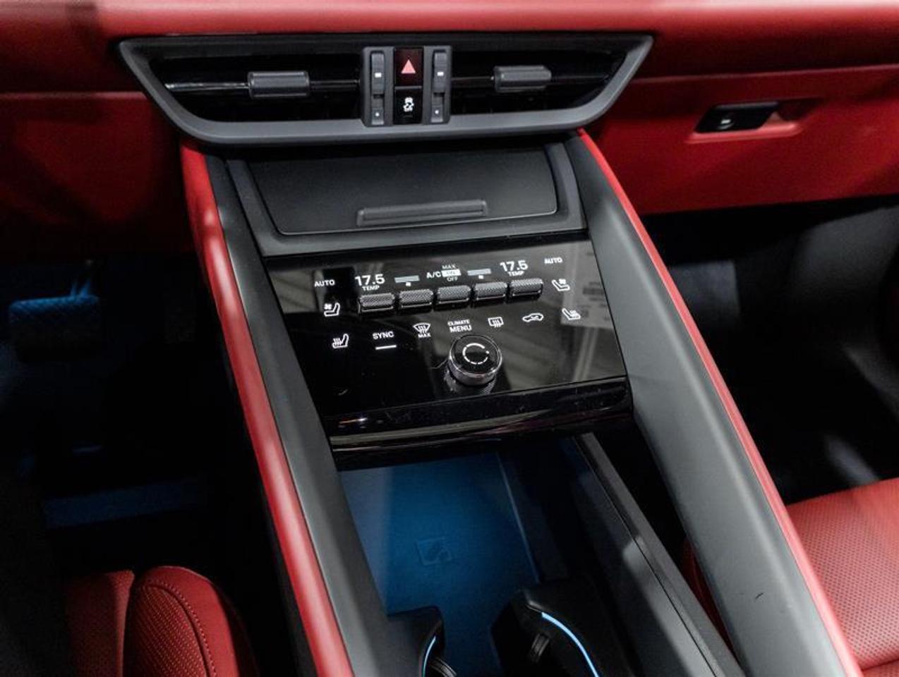 2026 Porsche Macan  Photo