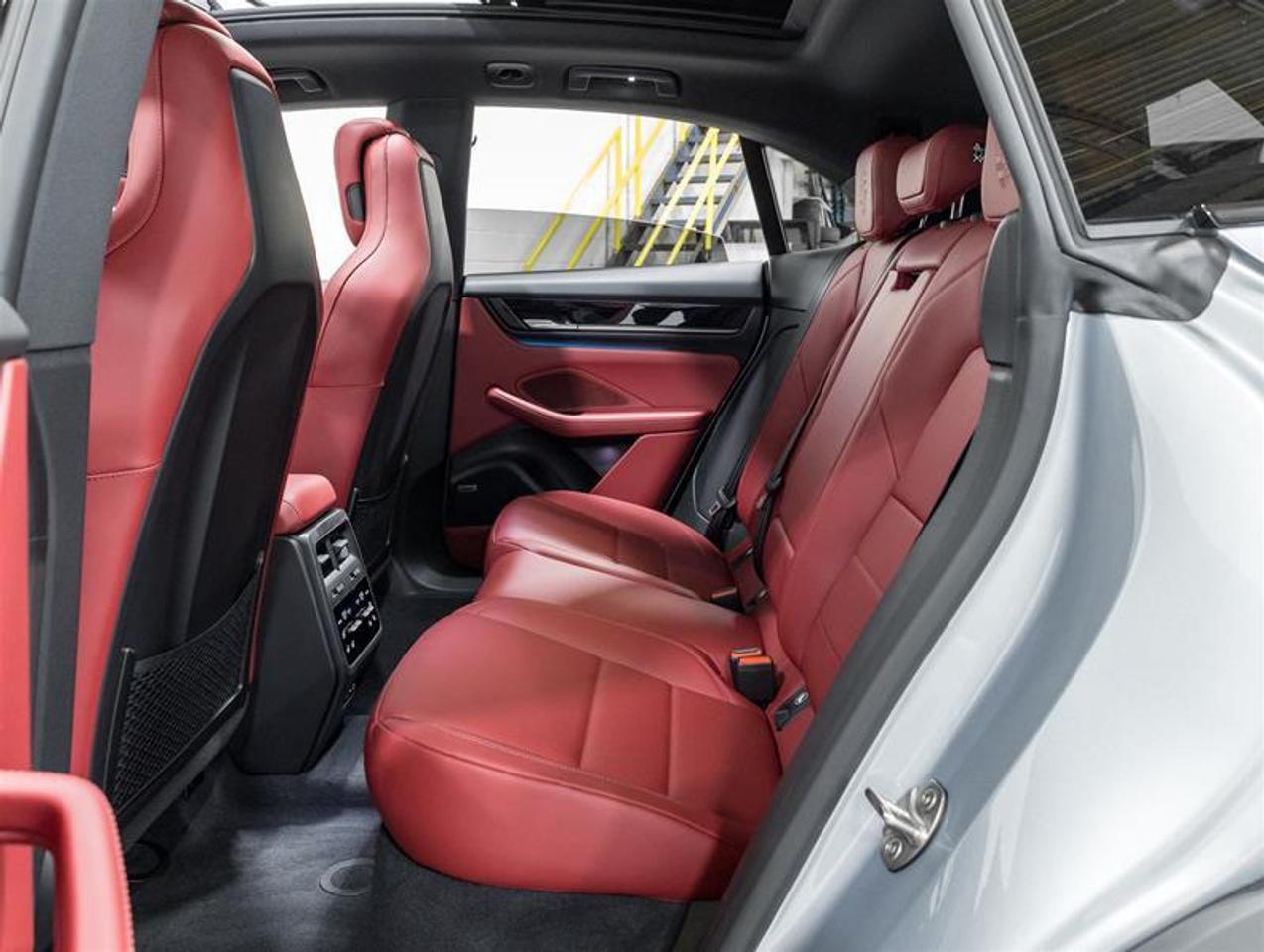 2026 Porsche Macan  Photo
