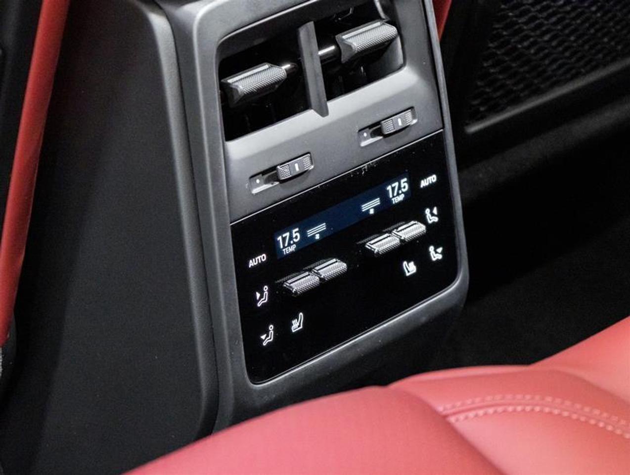 2026 Porsche Macan  Photo