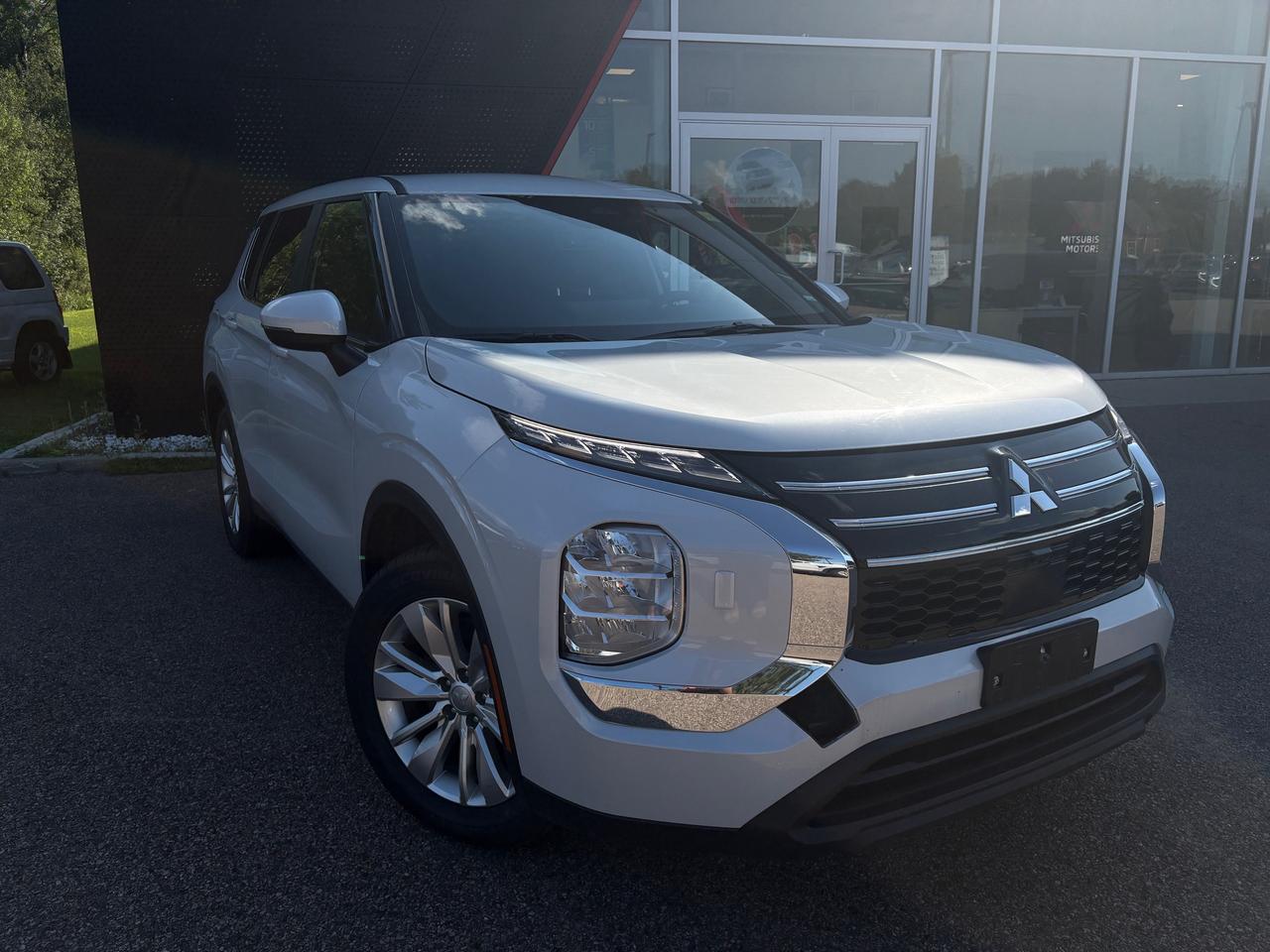 2025 Mitsubishi Outlander ES 4dr S-AWC Photo0
