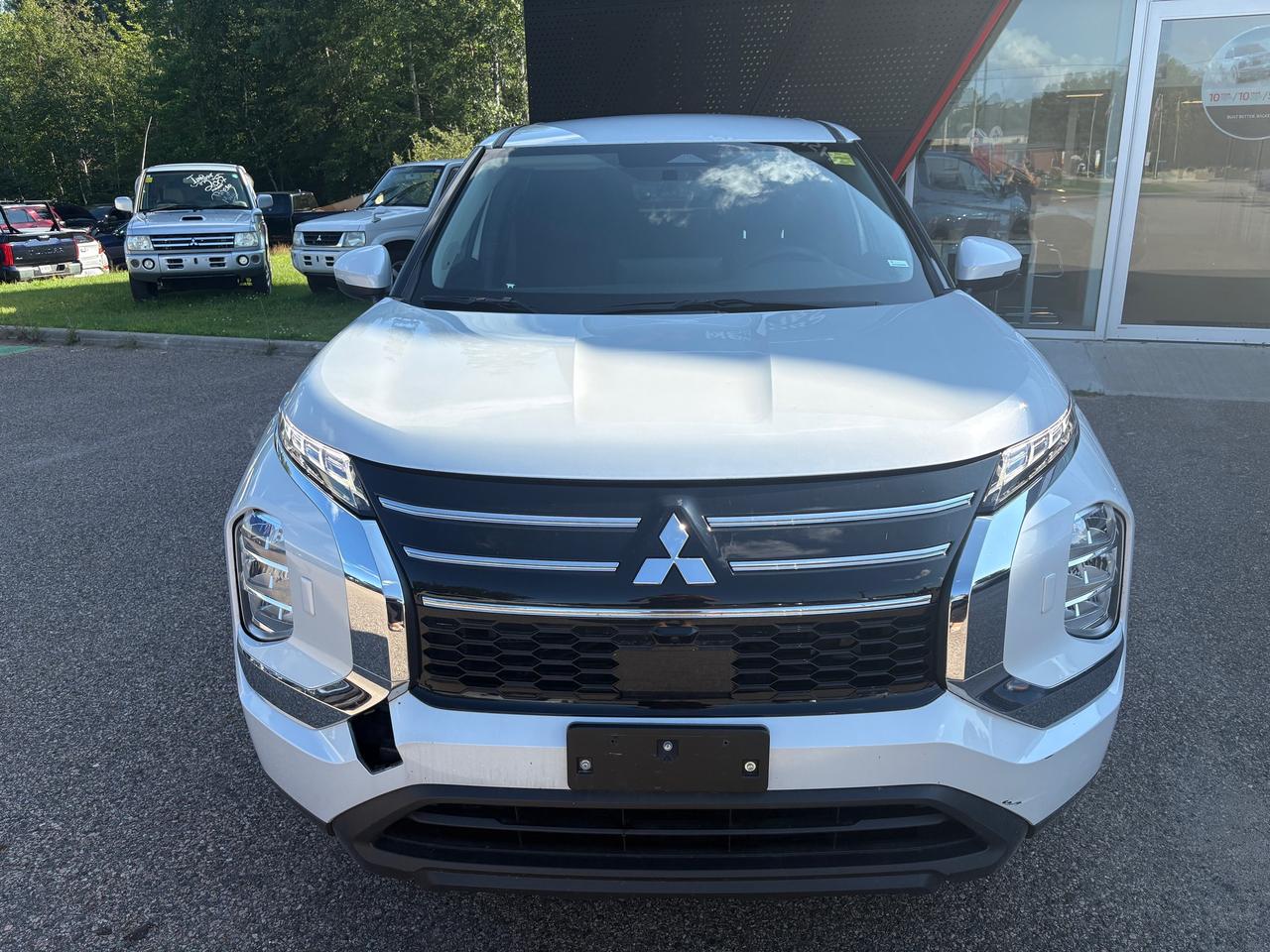 2025 Mitsubishi Outlander ES 4dr S-AWC Photo5