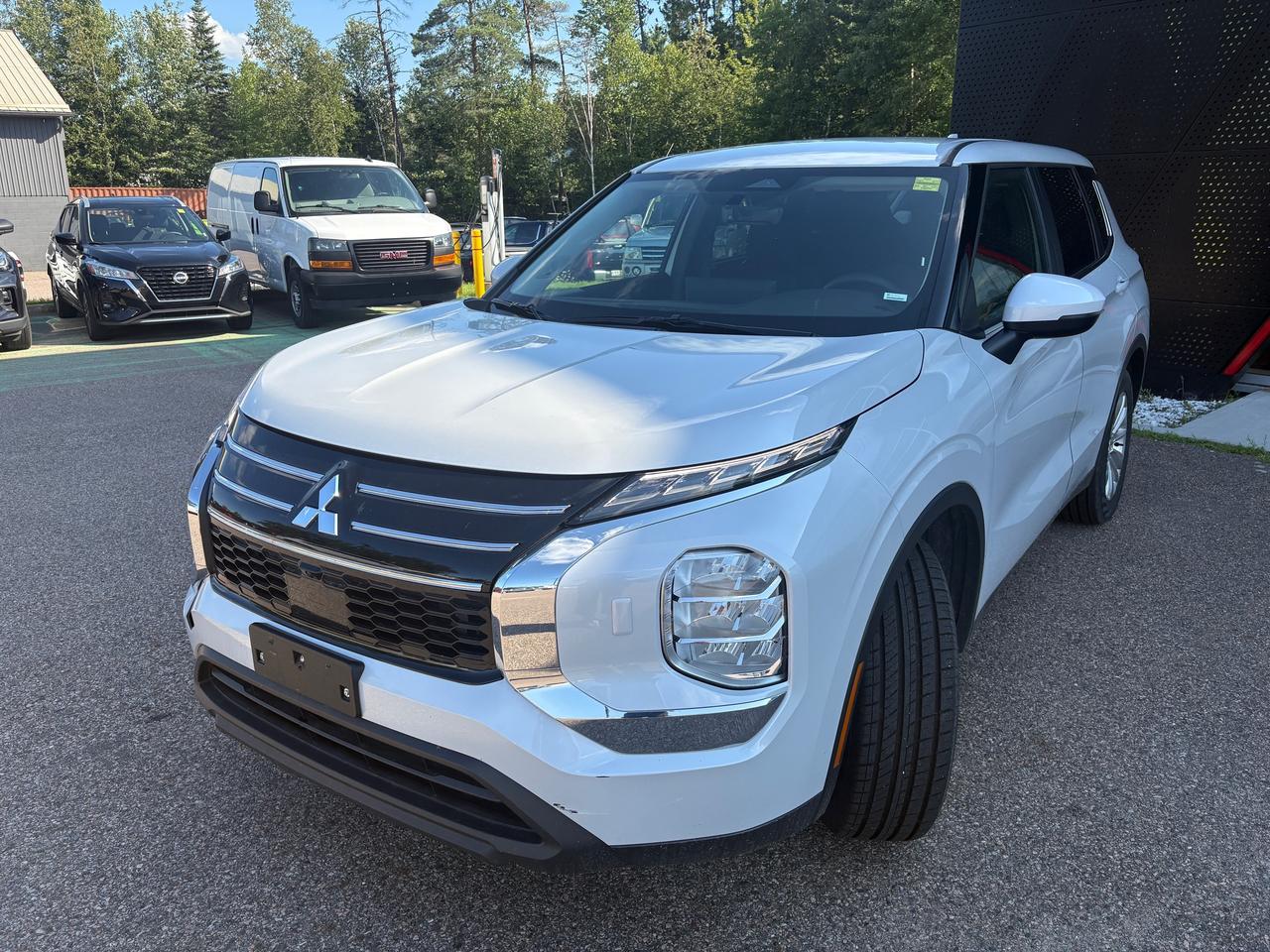 2025 Mitsubishi Outlander ES 4dr S-AWC Photo