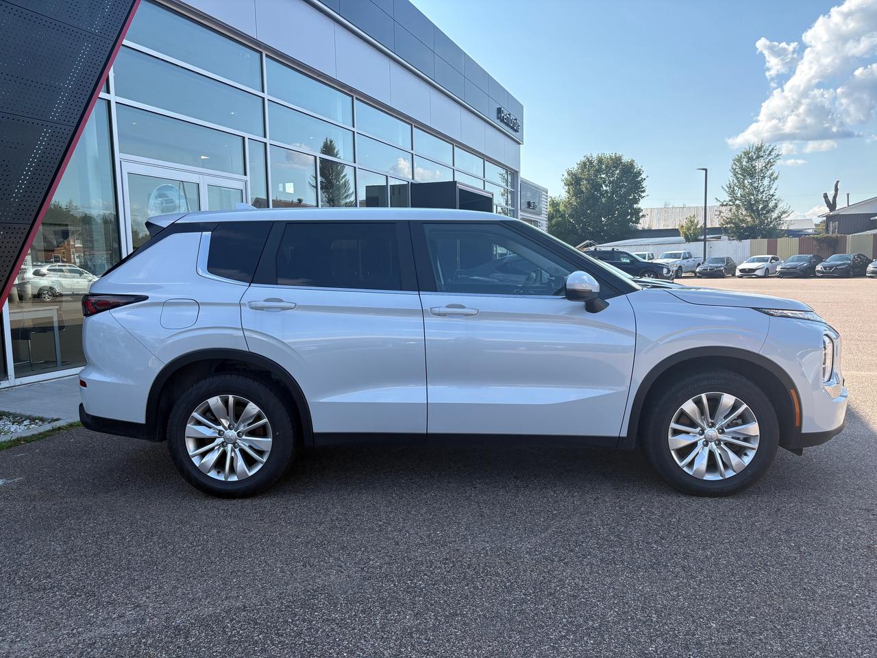 2025 Mitsubishi Outlander ES 4dr S-AWC Photo
