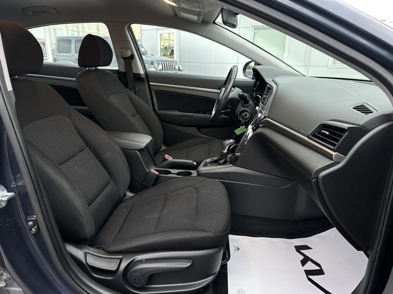 2020 Hyundai Elantra Preferred IVT Photo