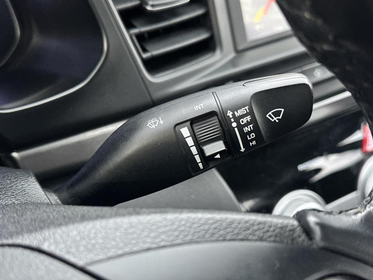 2020 Hyundai Elantra Preferred IVT Photo