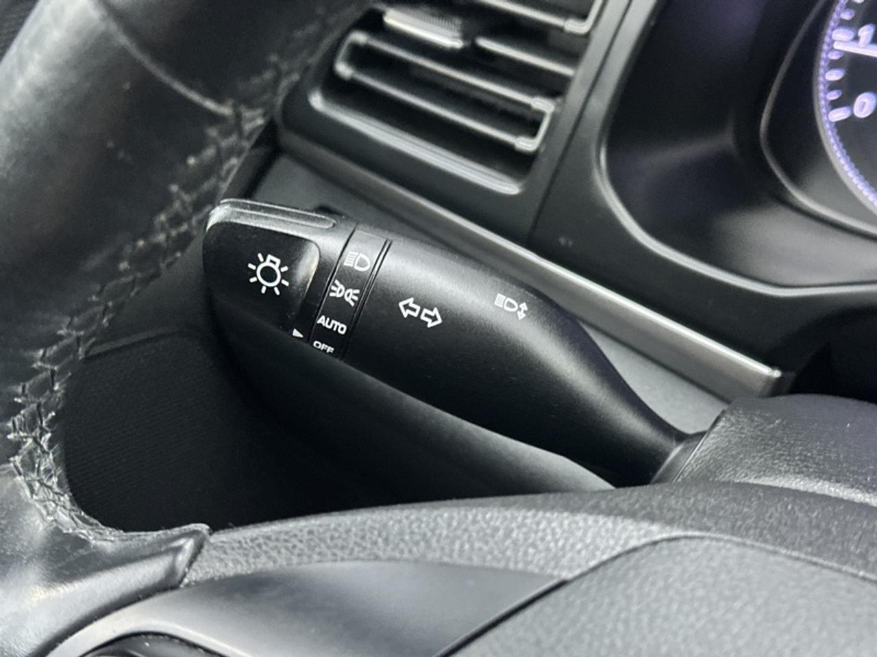 2020 Hyundai Elantra Preferred IVT Photo
