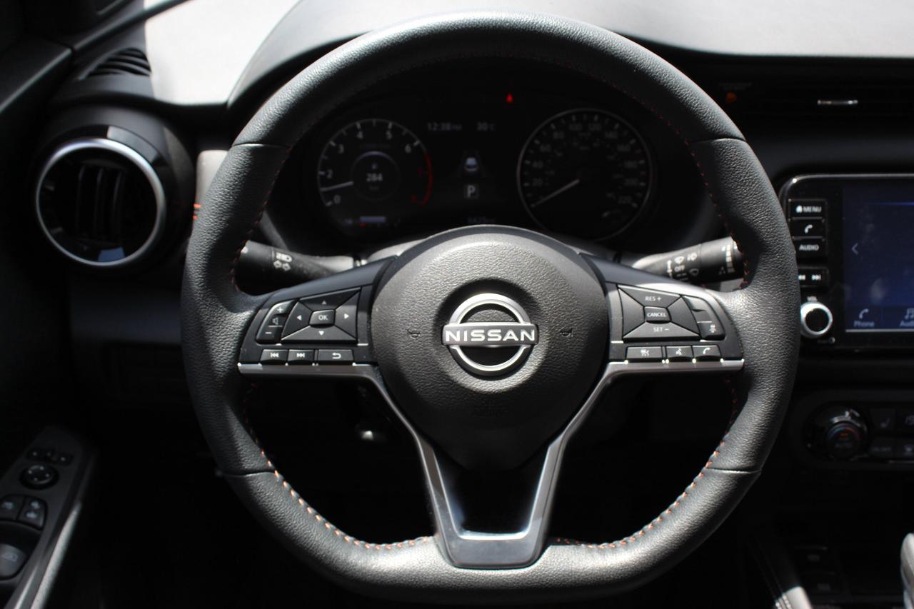 2024 Nissan Kicks SR Photo