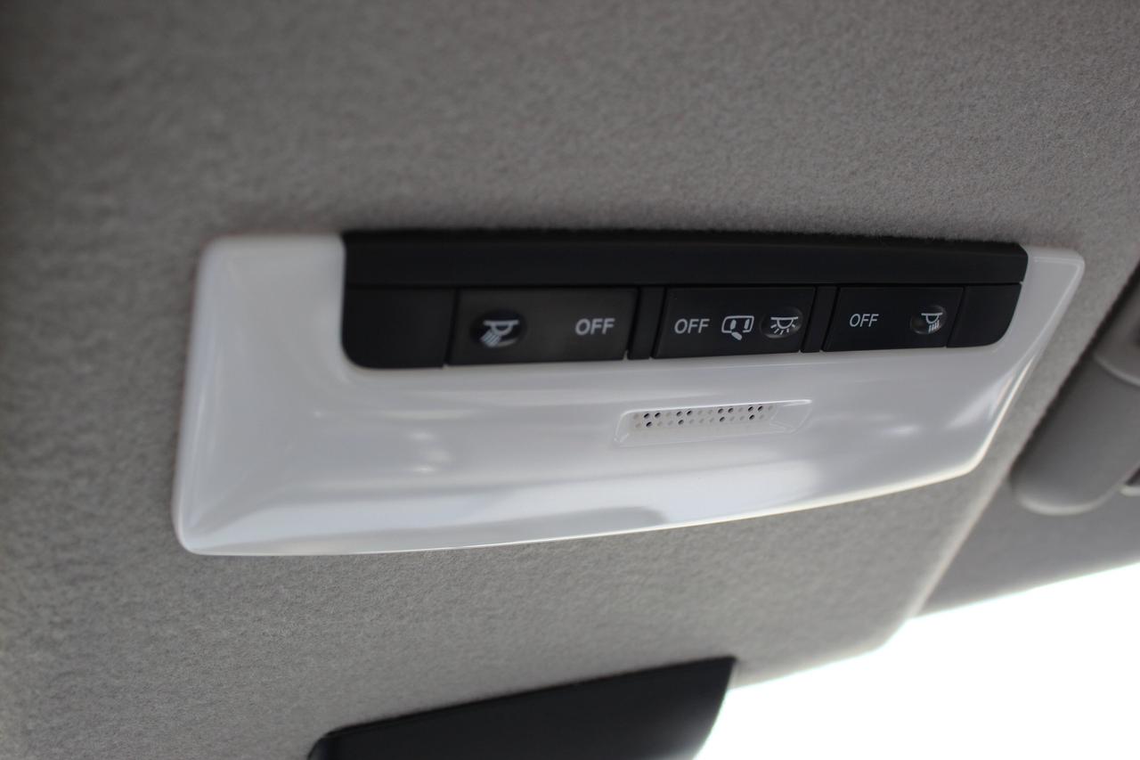 2024 Nissan Kicks SR Photo