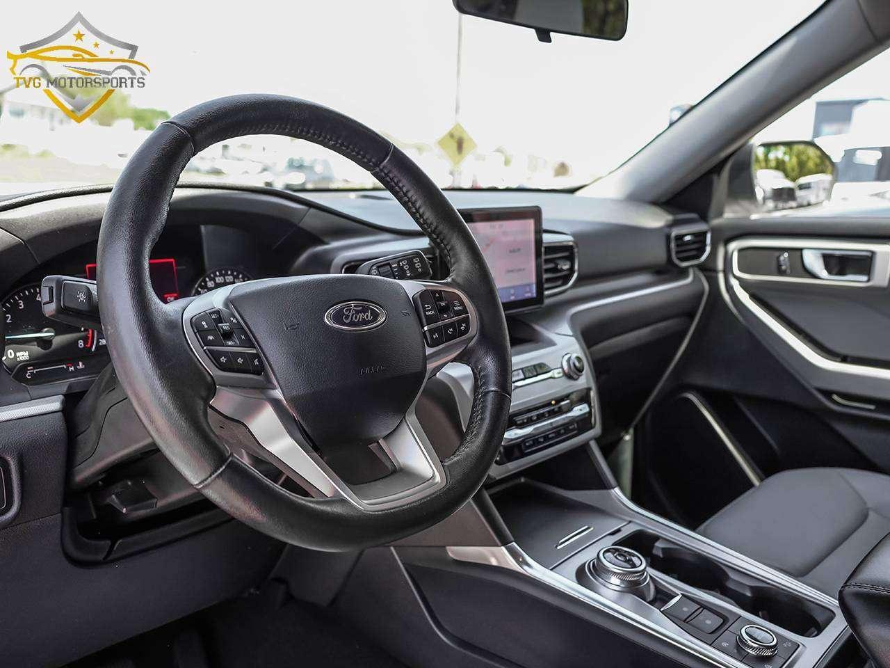 2021 Ford Explorer XLT 4WD STAR WHITE - Only 28 000Km! Photo