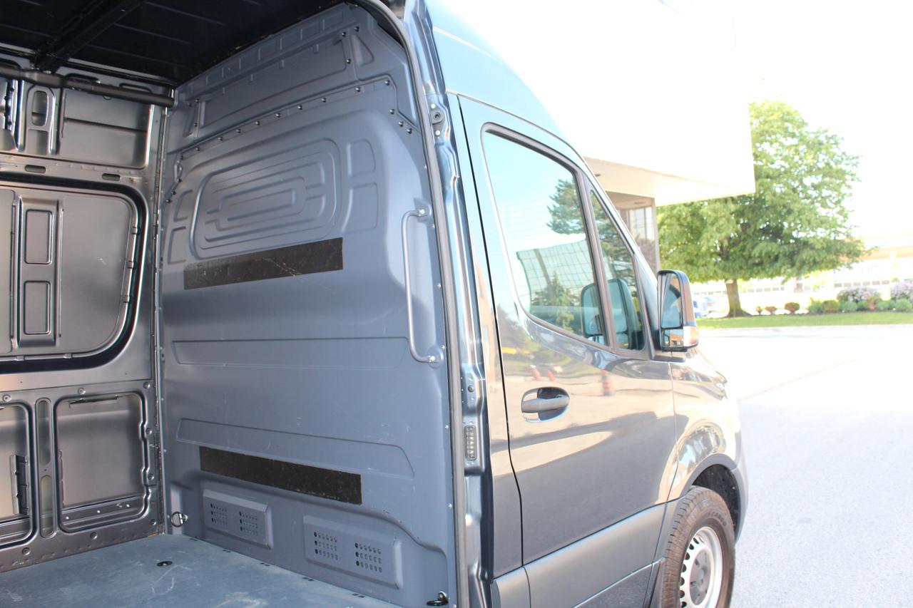 2022 Mercedes-Benz Sprinter Cargo Van 144" HIGH ROOF - "3.0L DIESEL" - "LEATHER" Photo
