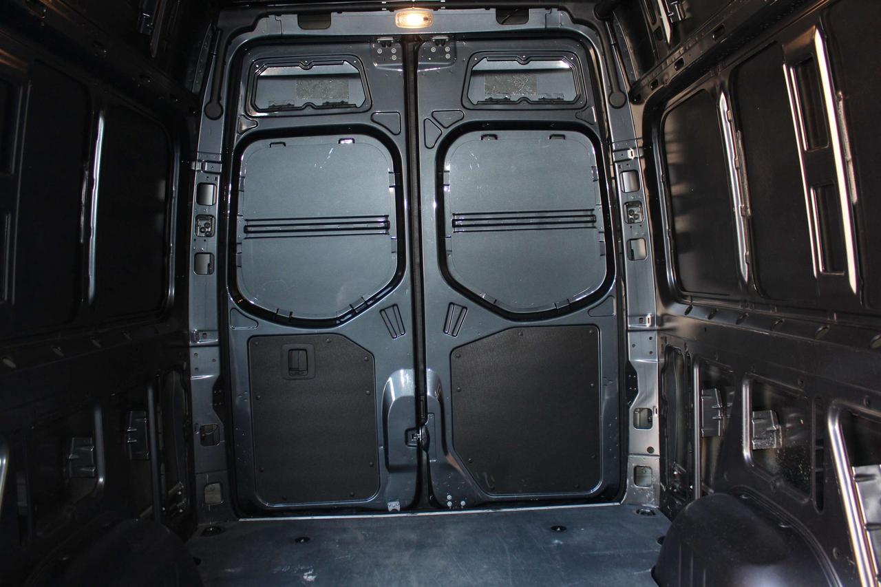 2022 Mercedes-Benz Sprinter 144" HIGH ROOF - "3.0L DIESEL" - "LEATHER" Photo