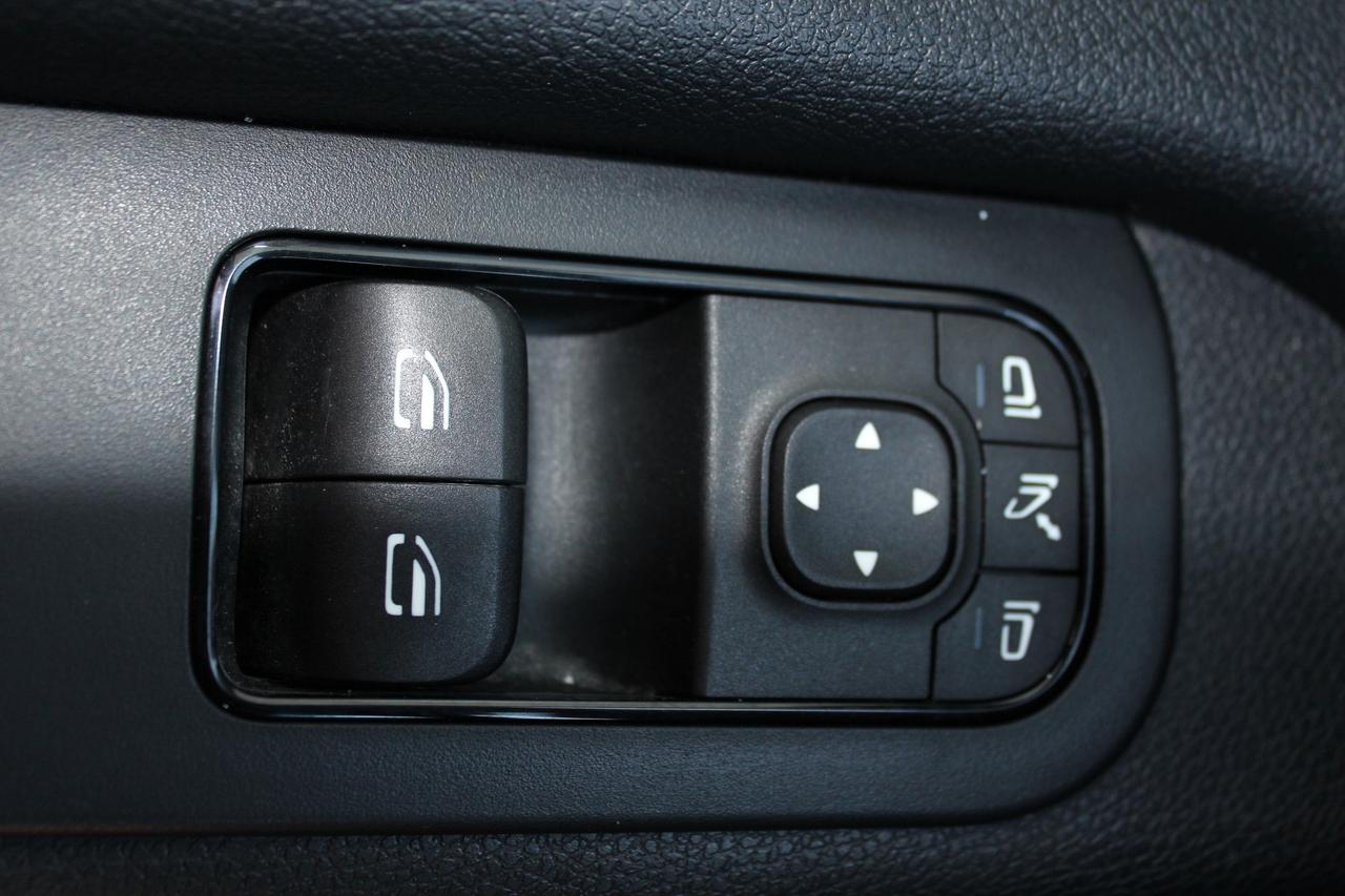 2022 Mercedes-Benz Sprinter 144" HIGH ROOF - "3.0L DIESEL" - "LEATHER" Photo