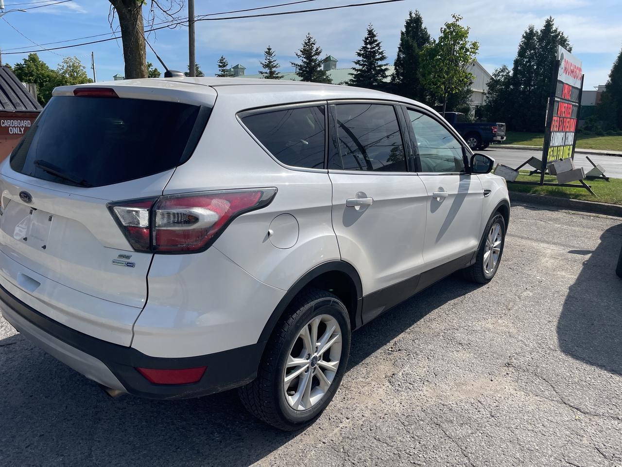 2017 Ford Escape SE Photo
