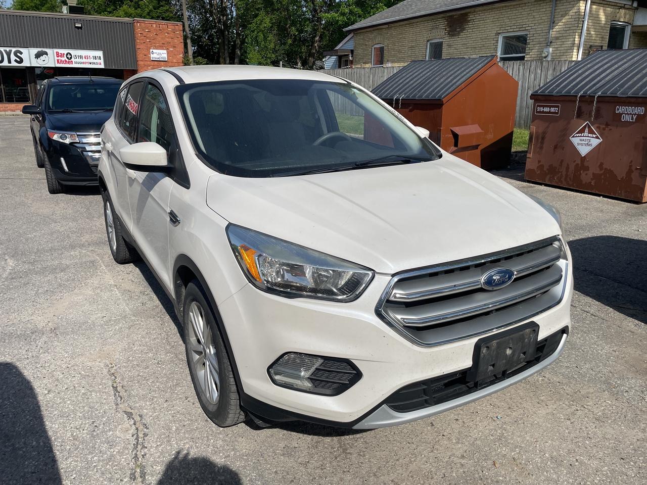 2017 Ford Escape SE Photo