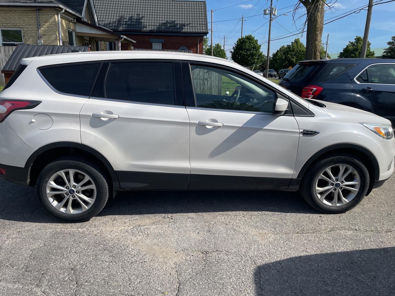 2017 Ford Escape SE Photo