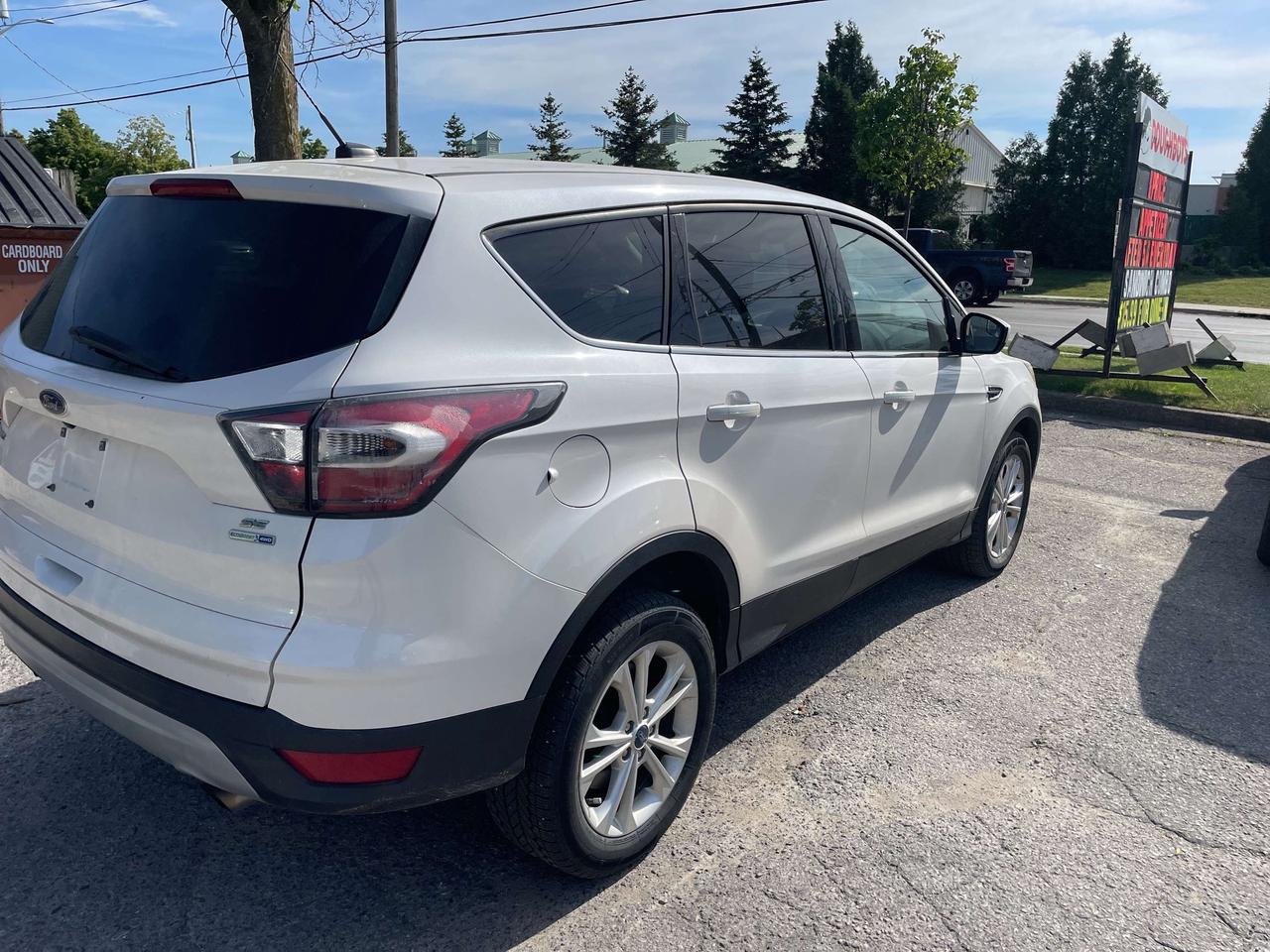2017 Ford Escape SE Photo