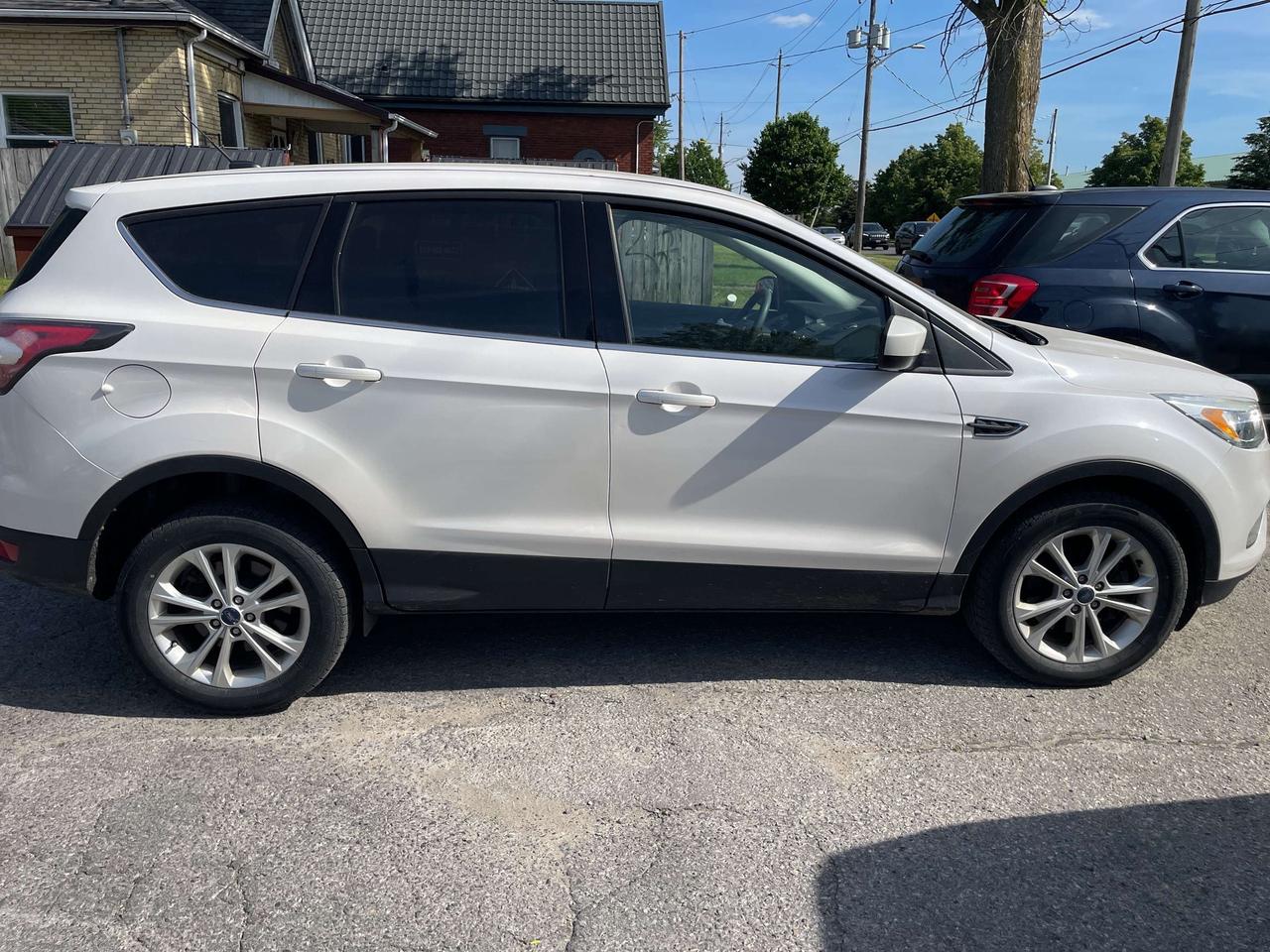 2017 Ford Escape SE Photo3