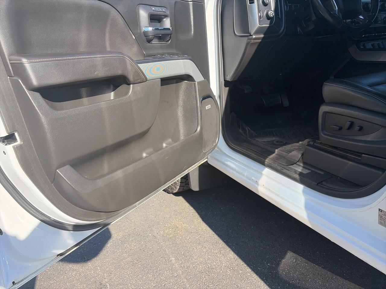 2018 Chevrolet Silverado 1500 LTZ-LEATHER-ROOF-4X4 Photo