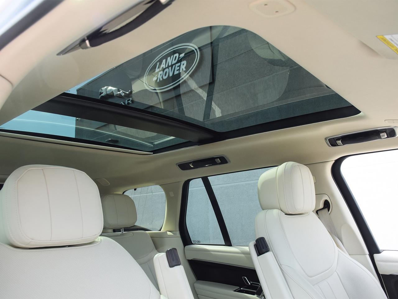 2023 Land Rover Range Rover P400 SE SWB Photo