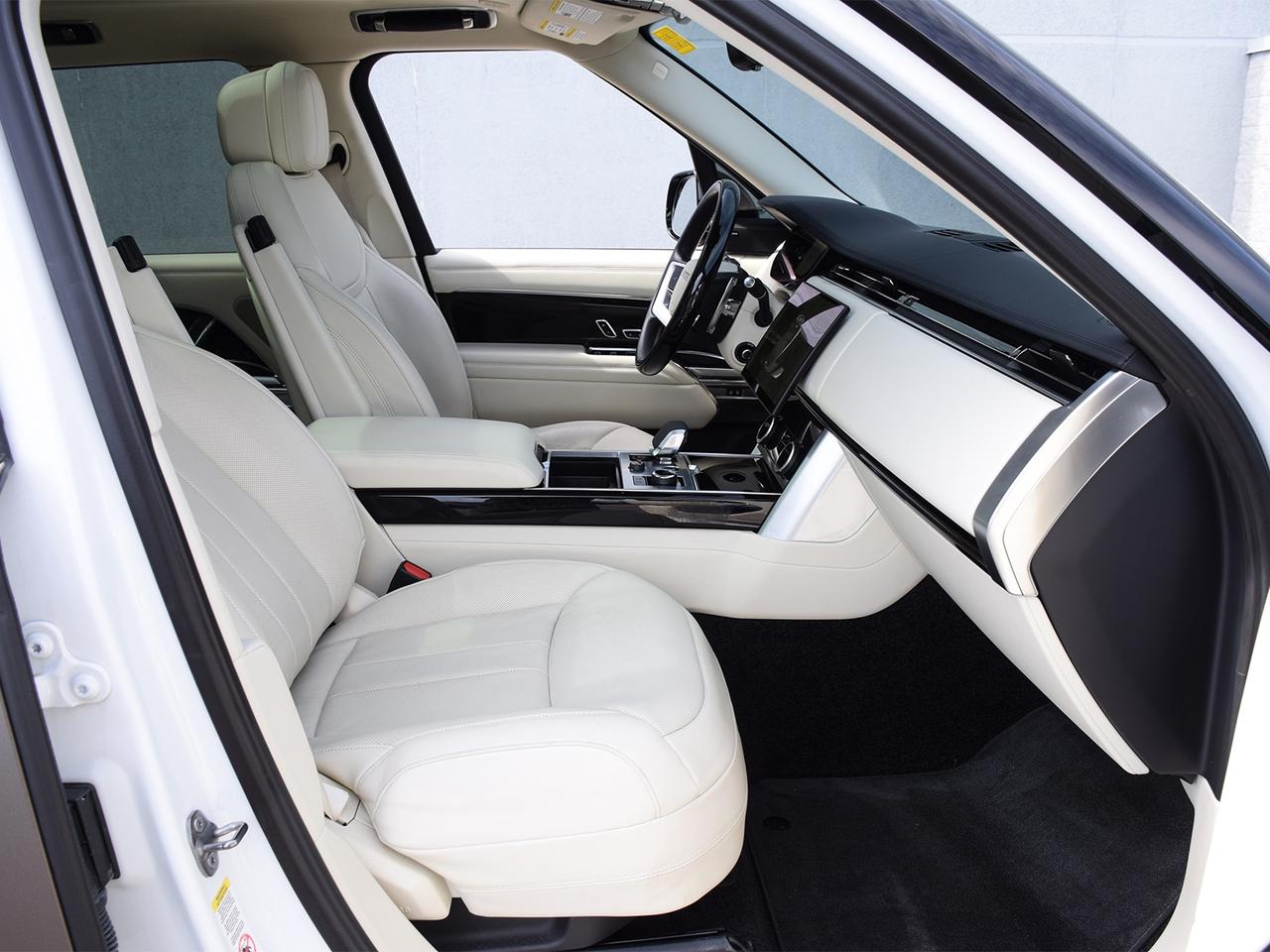 2023 Land Rover Range Rover P400 SE SWB Photo