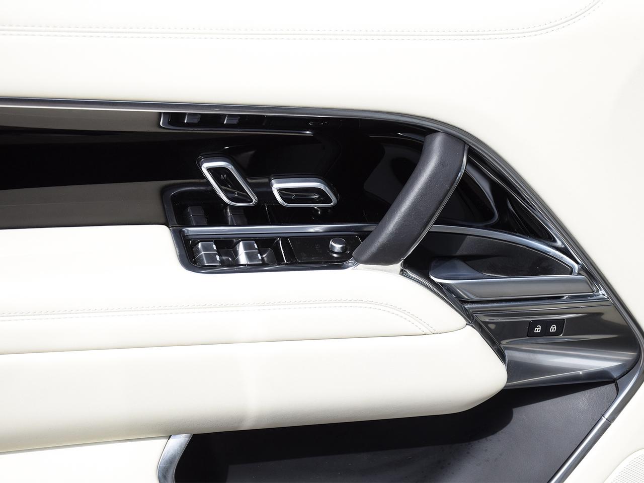 2023 Land Rover Range Rover P400 SE SWB Photo