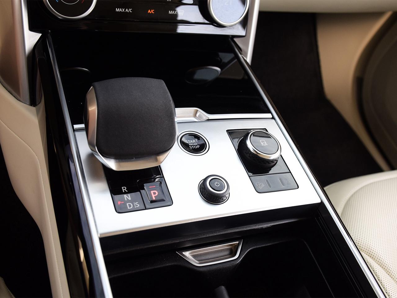 2023 Land Rover Range Rover P400 SE SWB Photo