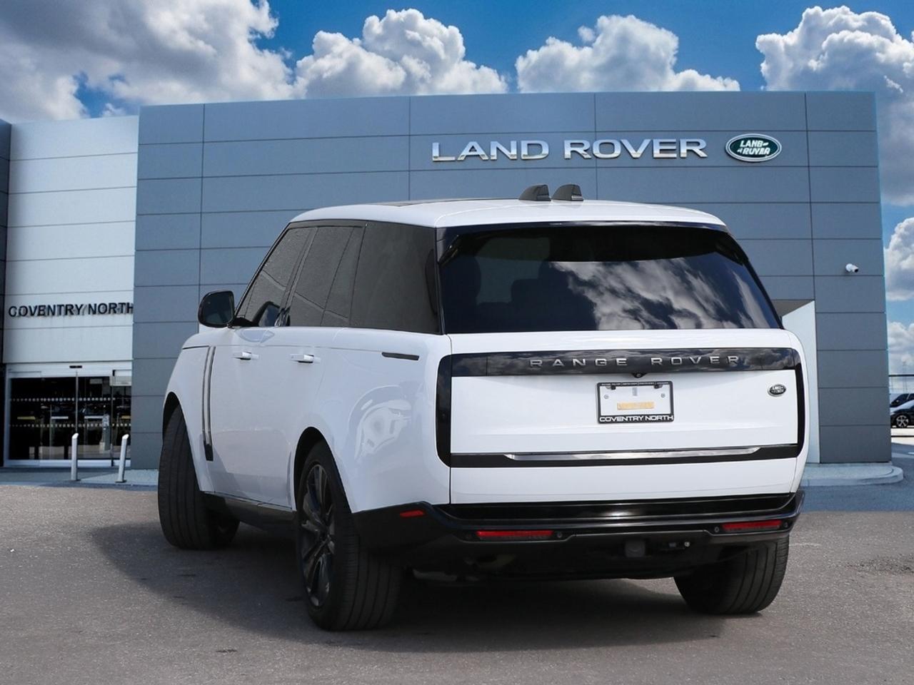 2023 Land Rover Range Rover SE P400 SWB Photo