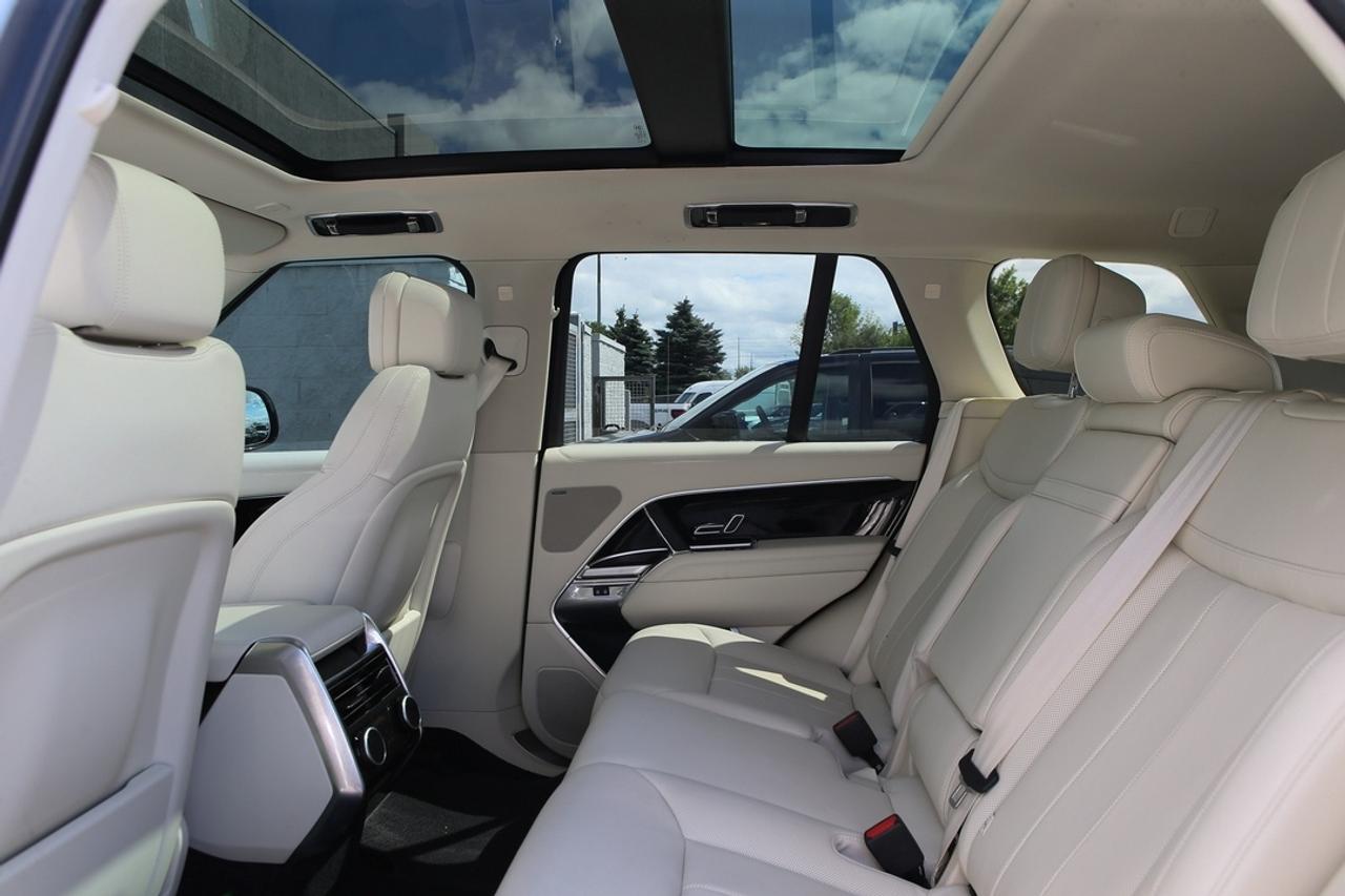 2023 Land Rover Range Rover SE P400 SWB Photo