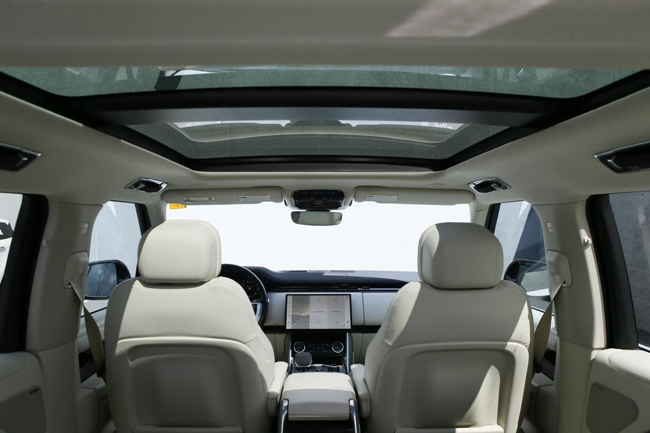 2023 Land Rover Range Rover SE P400 SWB Photo