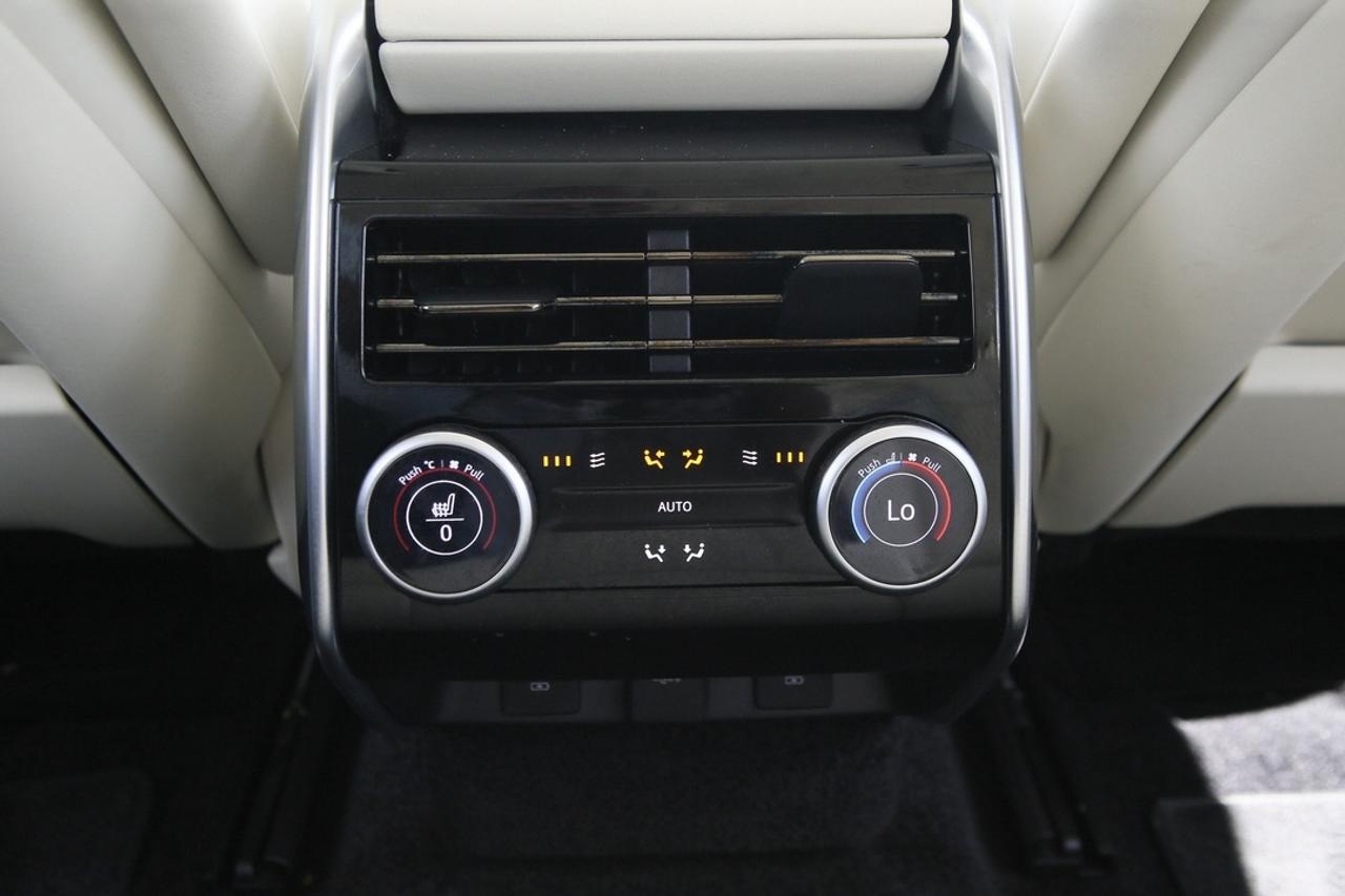 2023 Land Rover Range Rover SE P400 SWB Photo